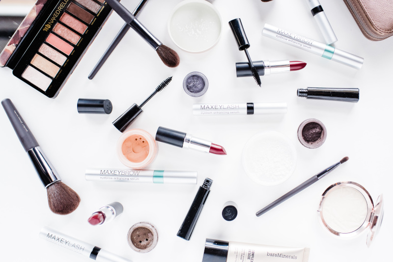 Dlaczego warto kupować kosmetyki w drogerii internetowej? 3 powody
